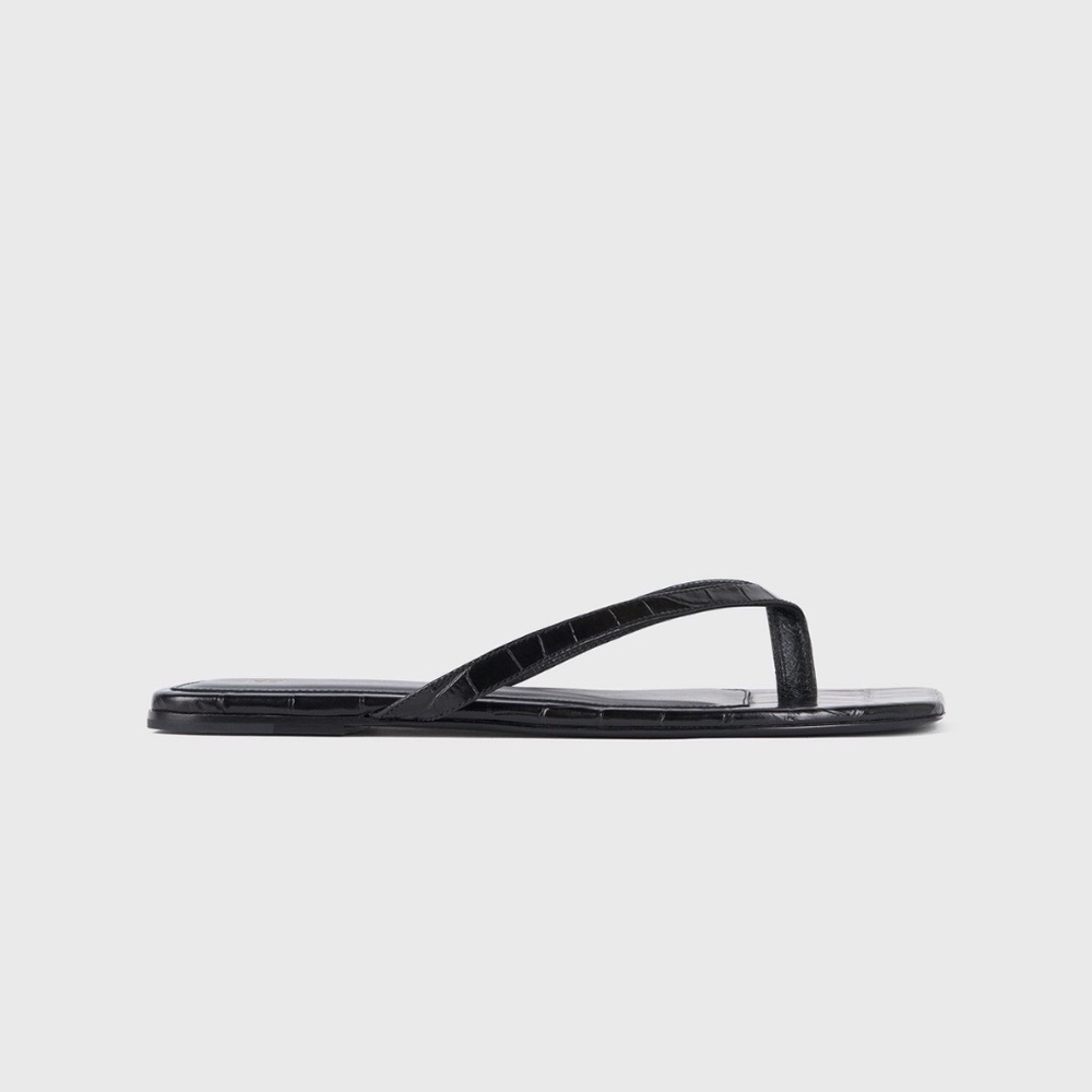 TOTEME Leather flip flops